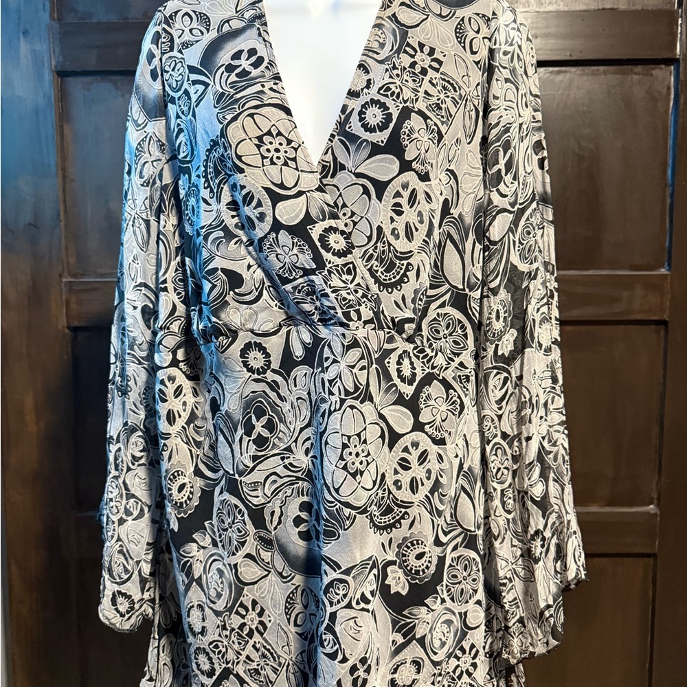 New York City Design Co. Black and Gray Silk Blouse Size 2X